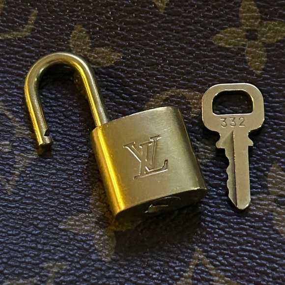 Authentic Louis Vuitton Lock & Key Set #332. - Picture 4 of 4